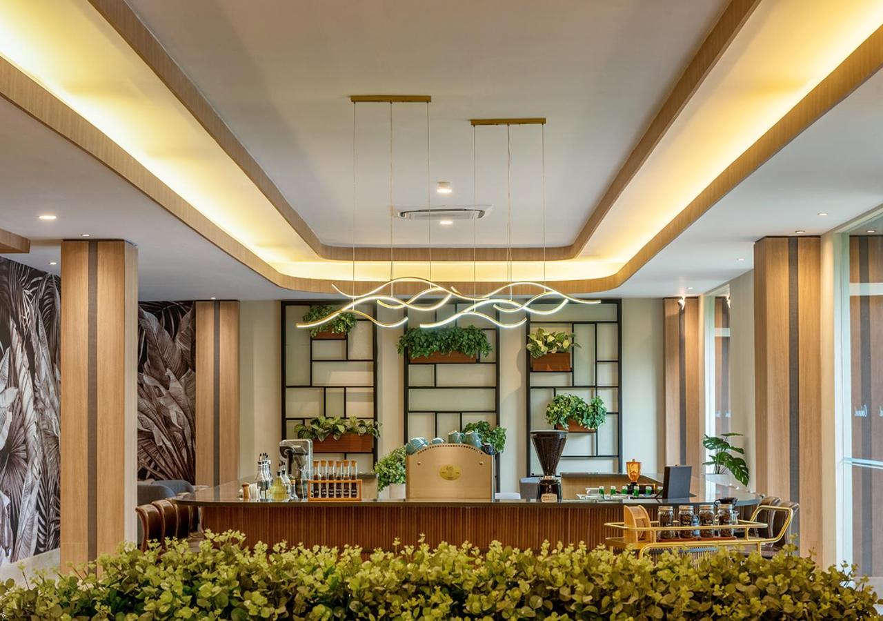 Oakwood Hotel & Apartments Taman Mini Jakarta Exterior photo